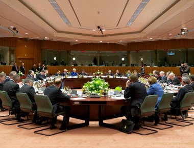 Bloomberg για Eurogroup: Θα εγκριθεί δόση 8,5 δισ. ευρώ για την Ελλάδα